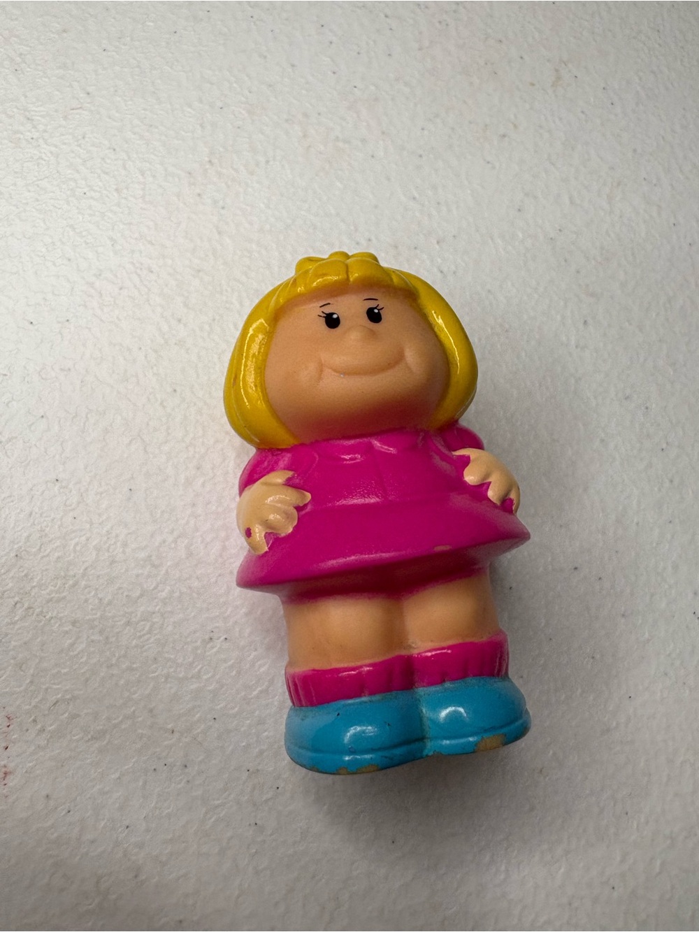 Vintage 1986 Shelcore Little People Blonde Girl Figure Pink Dress Backpack Toy